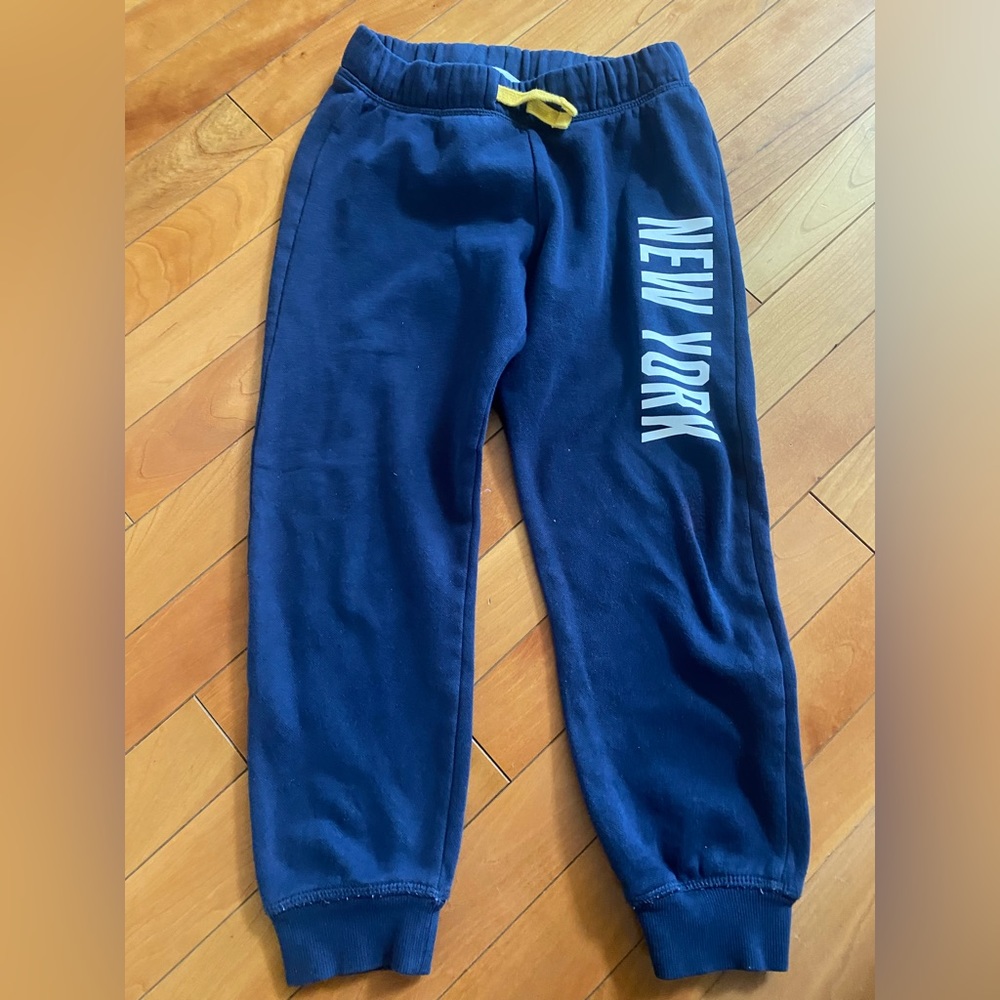 H&M New York sweatpants 4-6